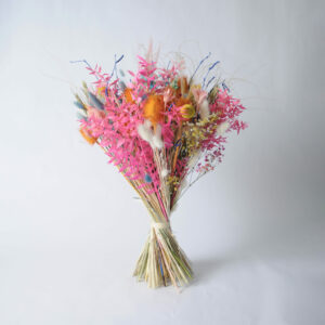 Généreux bouquet de fleurs séchées, tons vifs