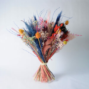 Opulent bouquet de fleurs séchées, tons vifs