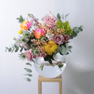 Charmant bouquet de fleurs fraîches, tons vifs